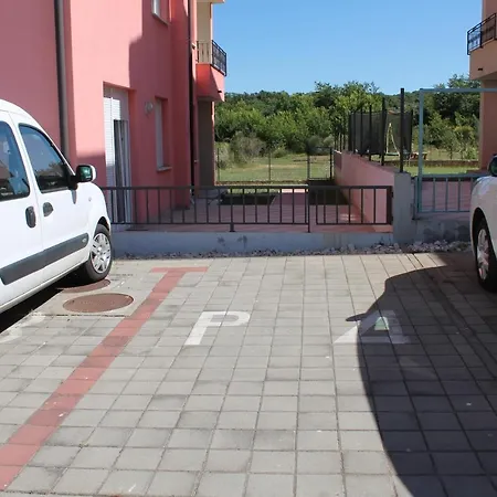 Lägenhet With A Parking Space - 13416 Pula