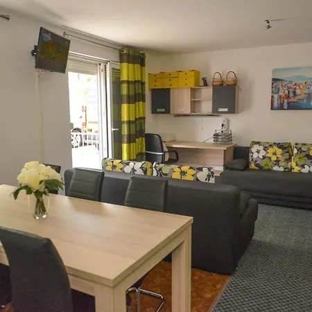 With A Parking Space - 13416 * Pula