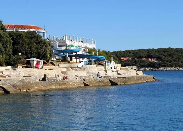 With A Parking Space - 13416