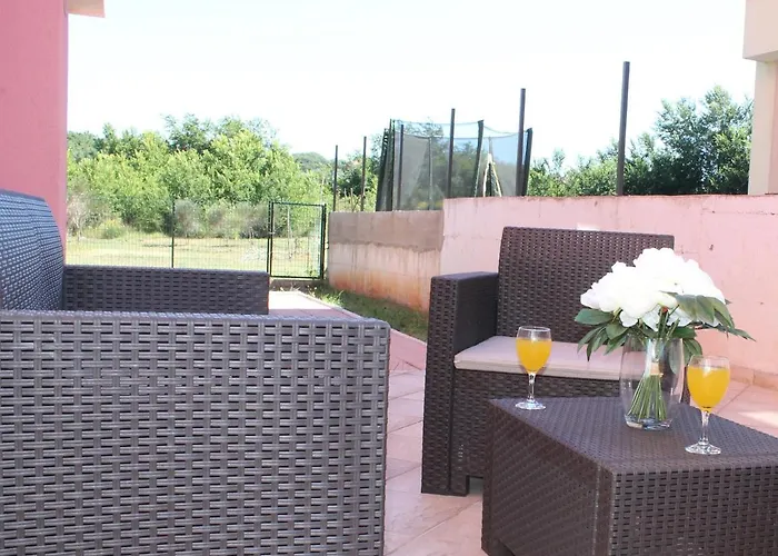 With A Parking Space - 13416 Пула