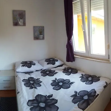 Apartment With A Parking Space - 13416 Pula